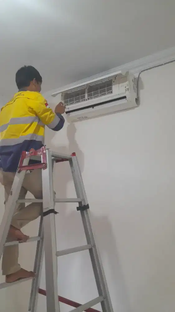 Service Cleaning Cuci AC Bergaransi