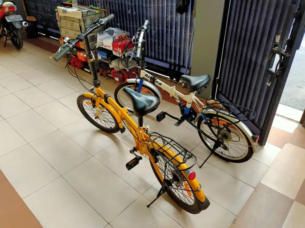 Sepeda lipat jarang pakai mulus seperti baru.