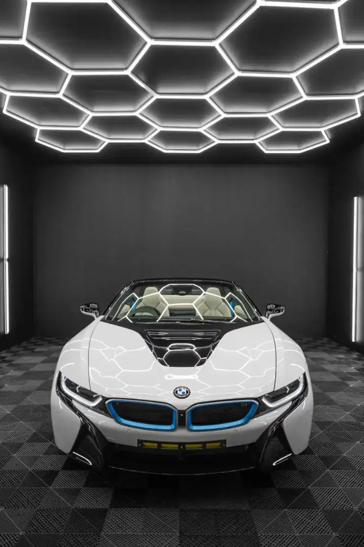 Bmw i8 roadster collector item
