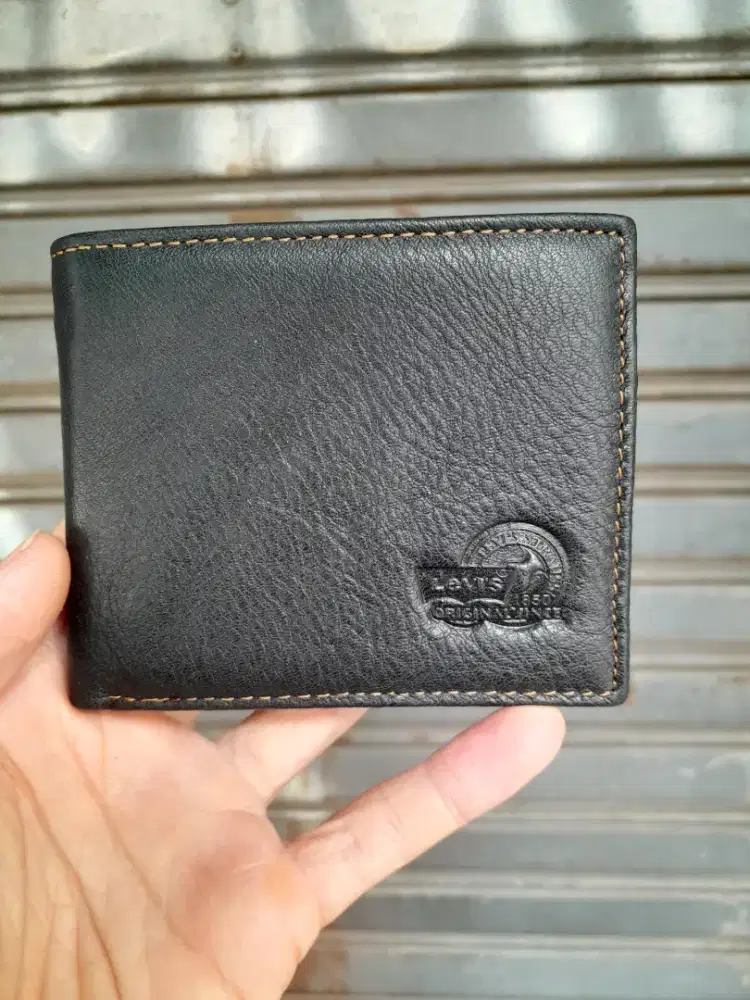DOMPET KULIT PRIA HITAM LEVIS