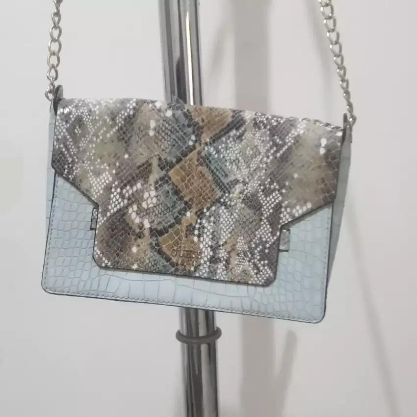 Tas Guess Motif Kulit Preloved