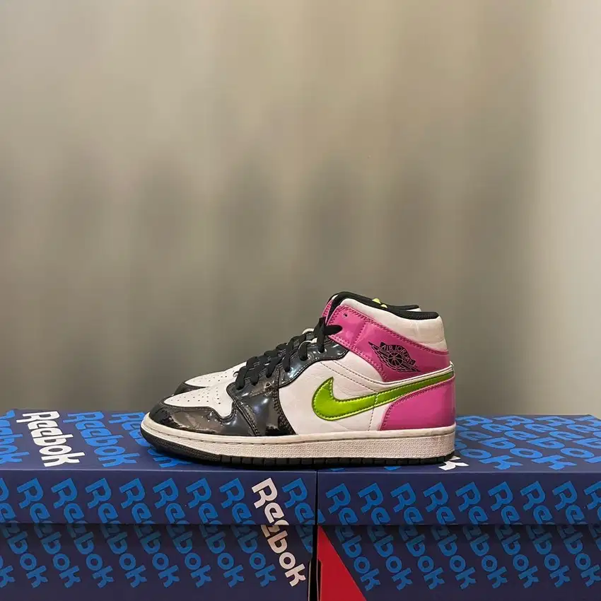 40 - Sepatu Wanita Cewe Cewek Nike Air Jordan 1 AJ1 Mid Second Bekas