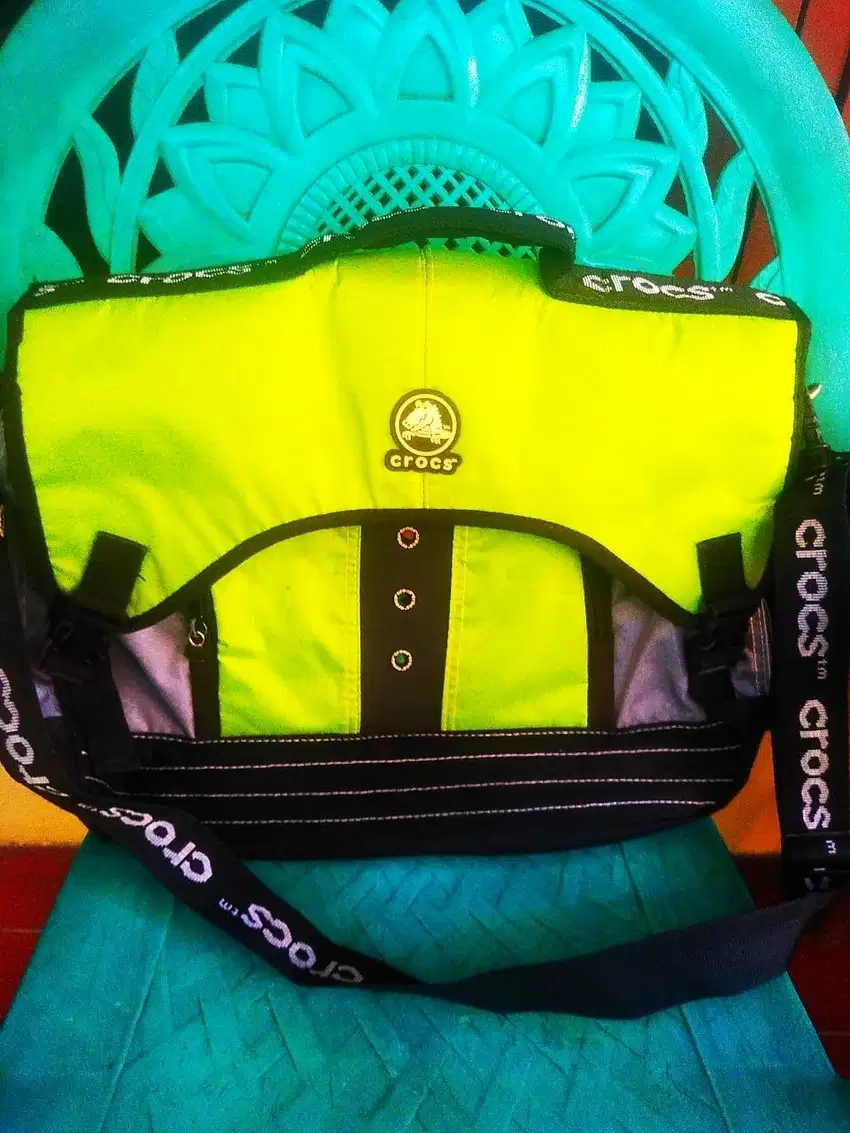tAS CROCS SELEMPANG ORI BISA LAPTOP 14 INCI