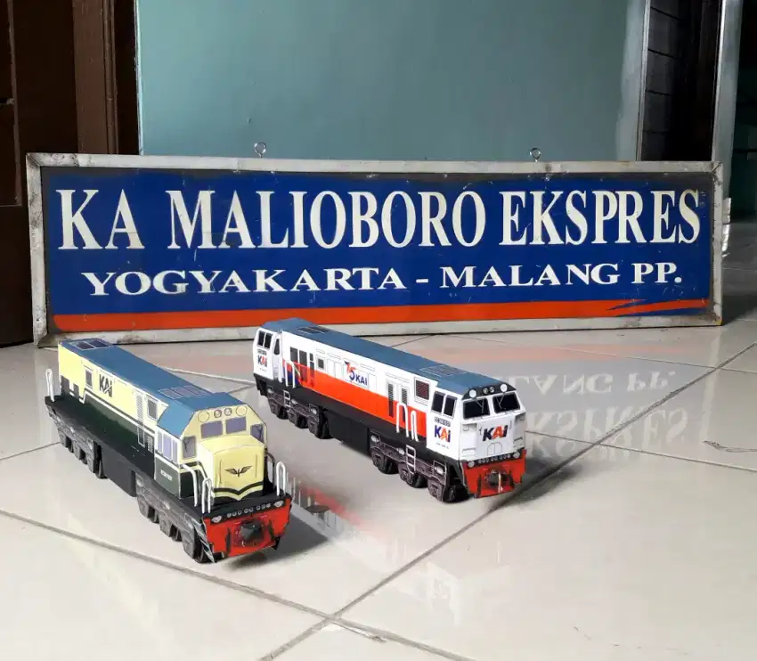 Papan nama gerbong kereta original sepeda omega TV lawas antik vintage