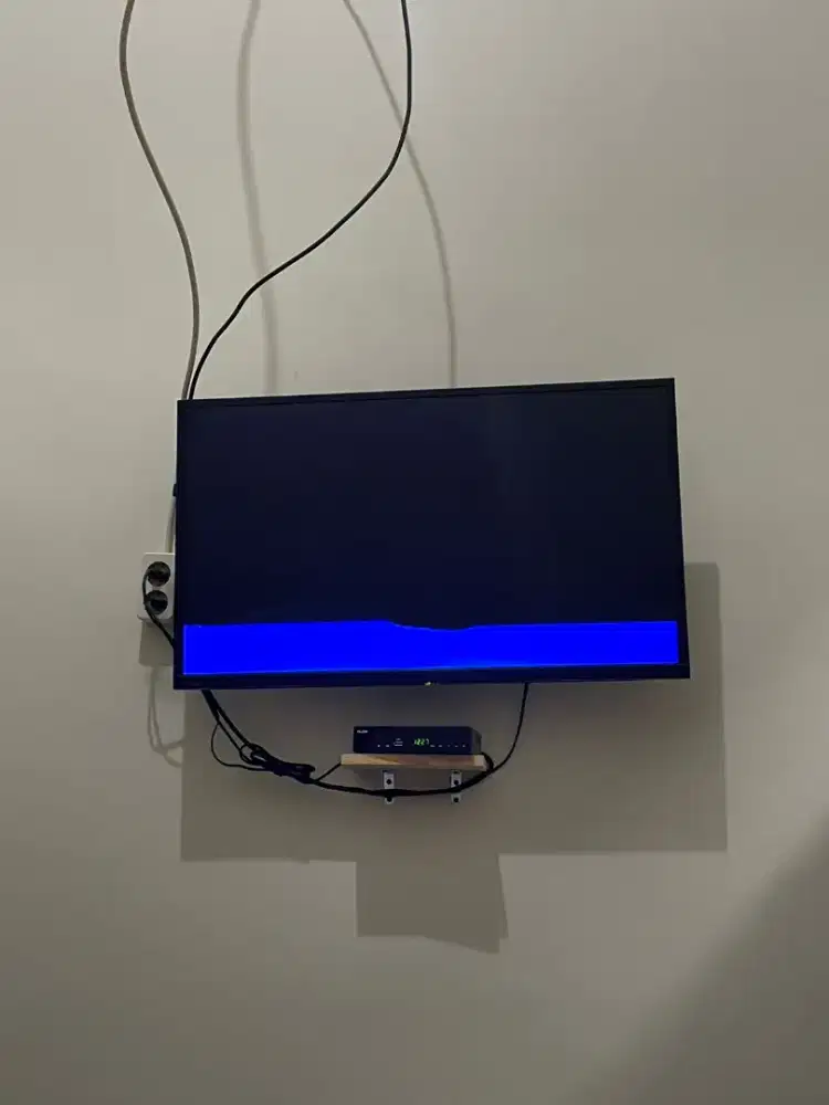 Dijual tv toshiba 32 inc Tv Analog rusak kena layar nya