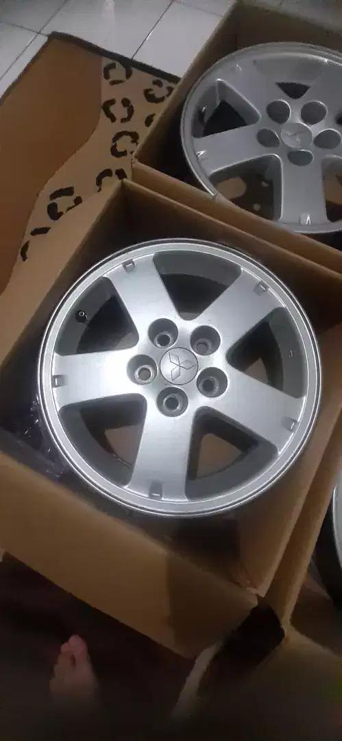 Velg Mitsubishi Delica