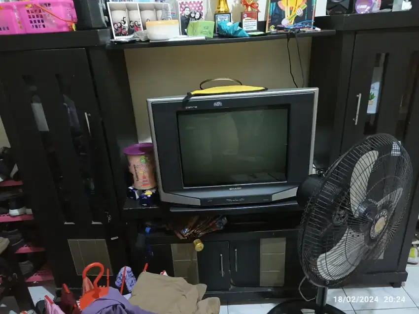 Lemari Buffet 250rb aja TV nya udh laku ya