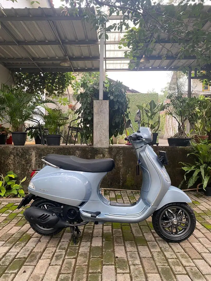 Vespa LX 125 iGet 2023 Like New!