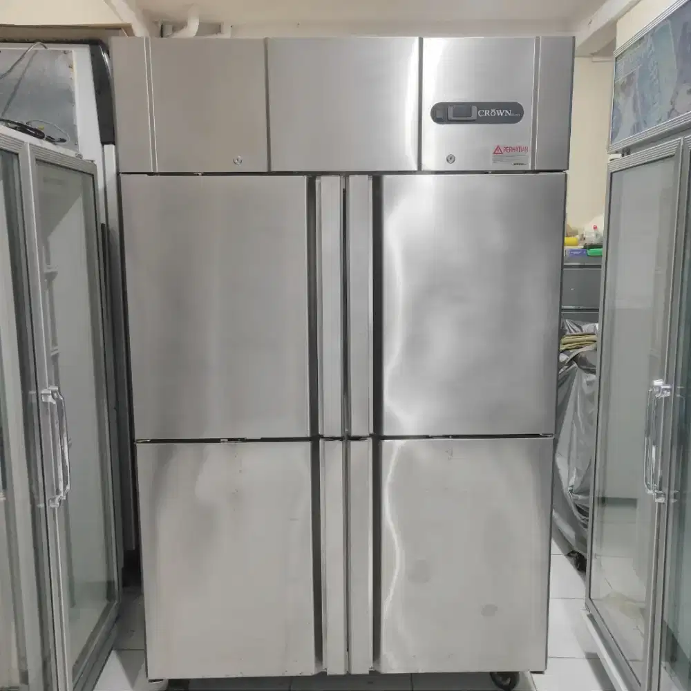UPRIGHT CHILLER 4 PINTU CORWN