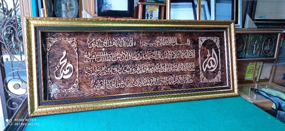 Kaligrafi kayu pinus