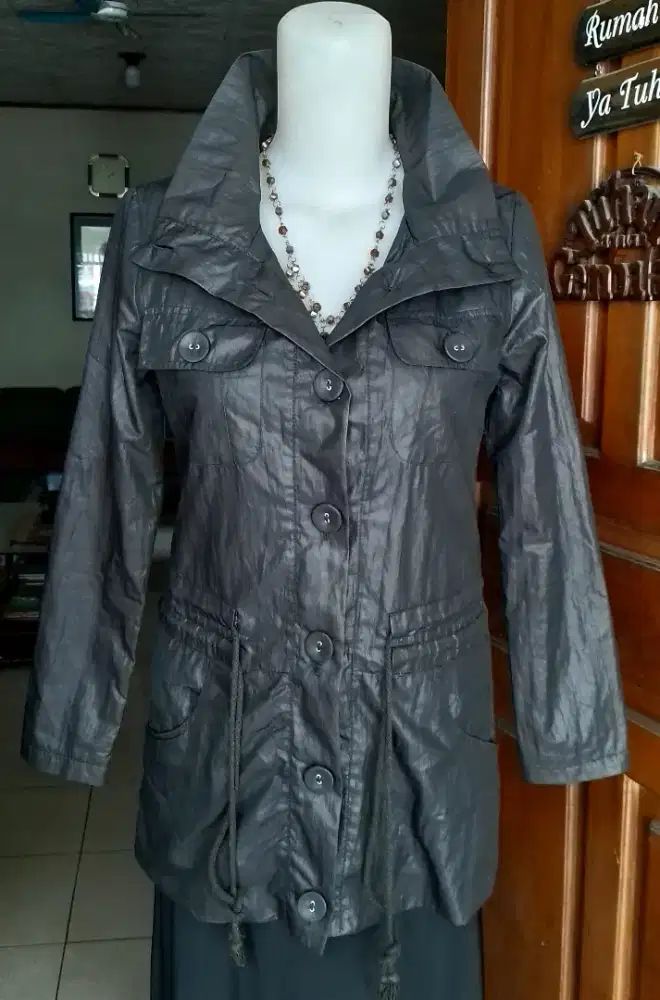 Jaket blazer hitam wanita M