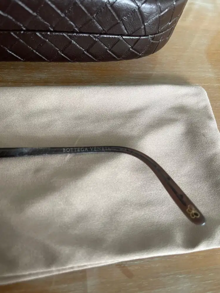 kacamata bottega veneta