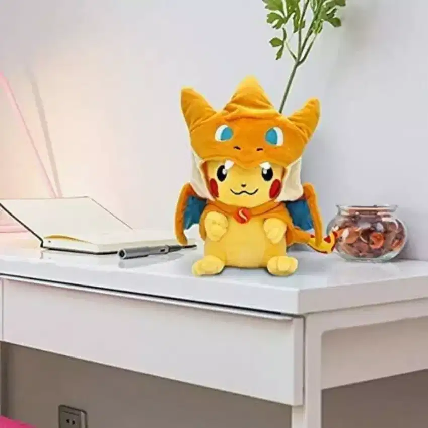 Boneka pokemon pikachu hood plushie, diecast