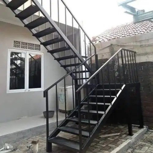 Tangga besi minimalis