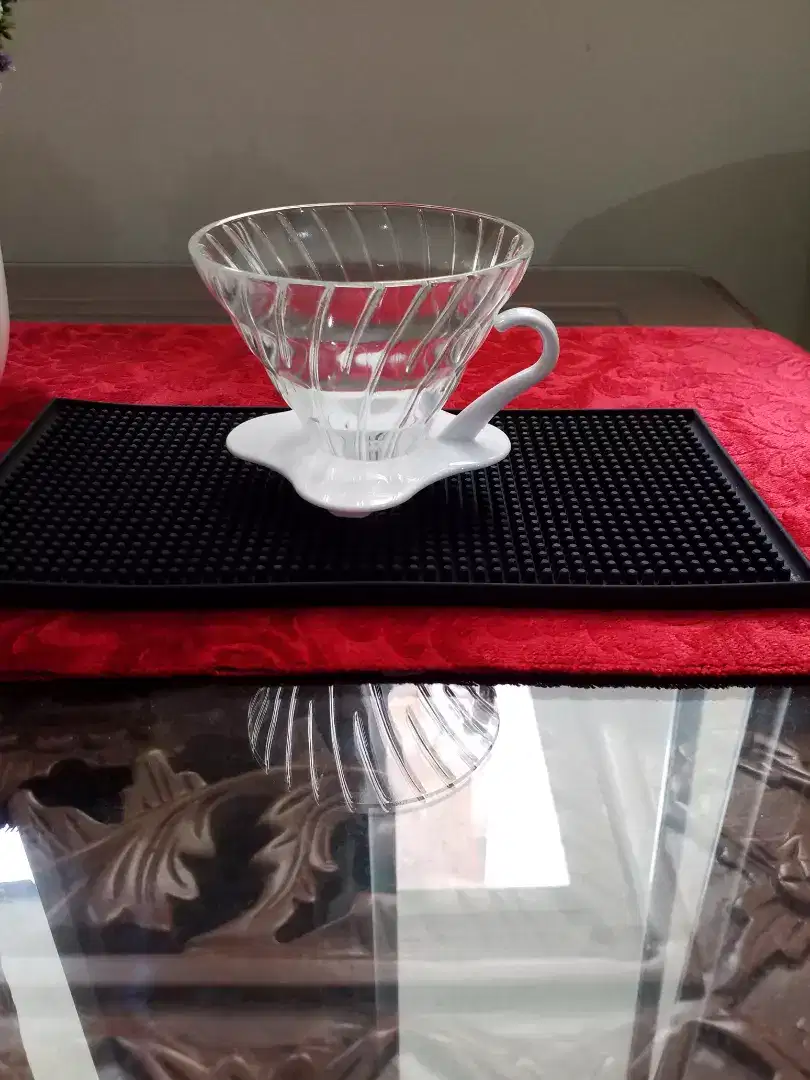 Penyeduh kopi V60 Hario Dripper Glass White