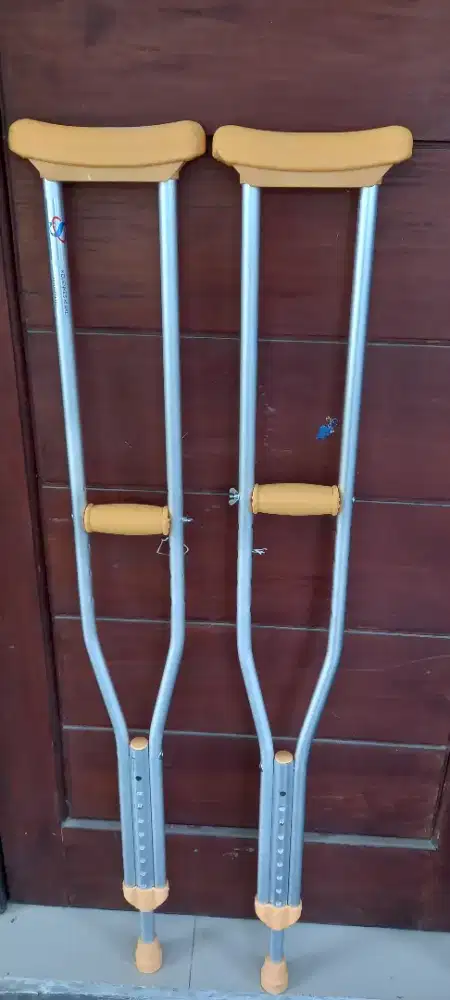 Tongkat terapi untuk bantu berjalan