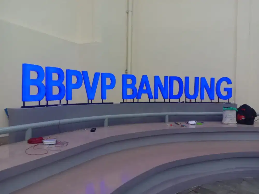 Neonbox, Signage & Huruf Timbul