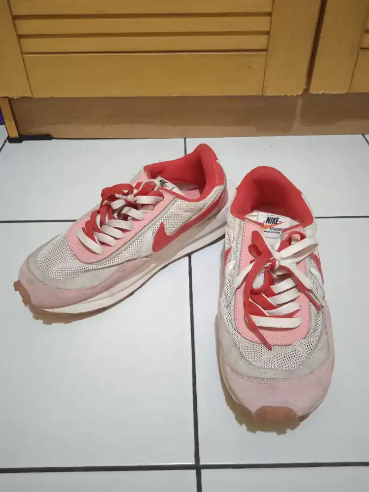 Sepatu nike sacai