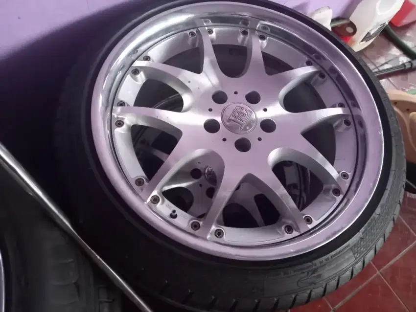 Velg evolution 
19 in
Pcd 114,3 x5
Et 36
Lebar 9 dan 10