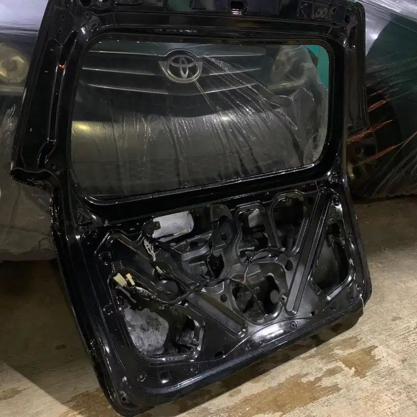 Pintu avanza / xenia