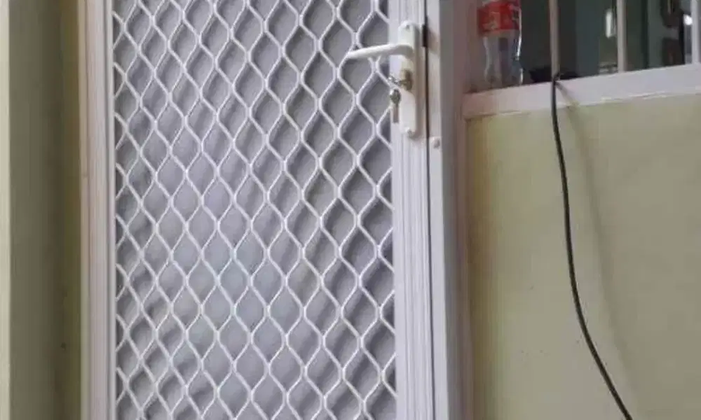 pintu expanda kawat nyamuk