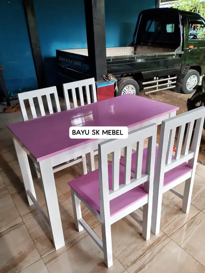 Set meja kursi makan minimalis