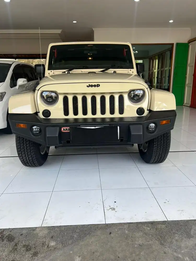 JEEP WRANGLER JK SAHARA (SEPERTI BARU)