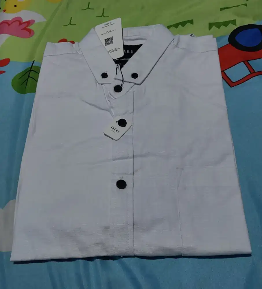 Kemeja Putih Lengan Pendek