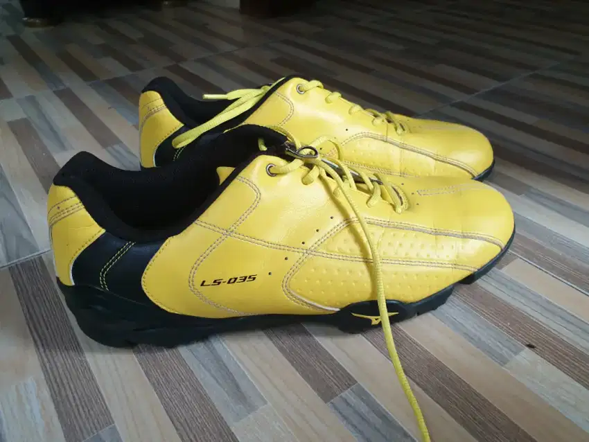 Sepatu golf mizuno no 44 mulus like new