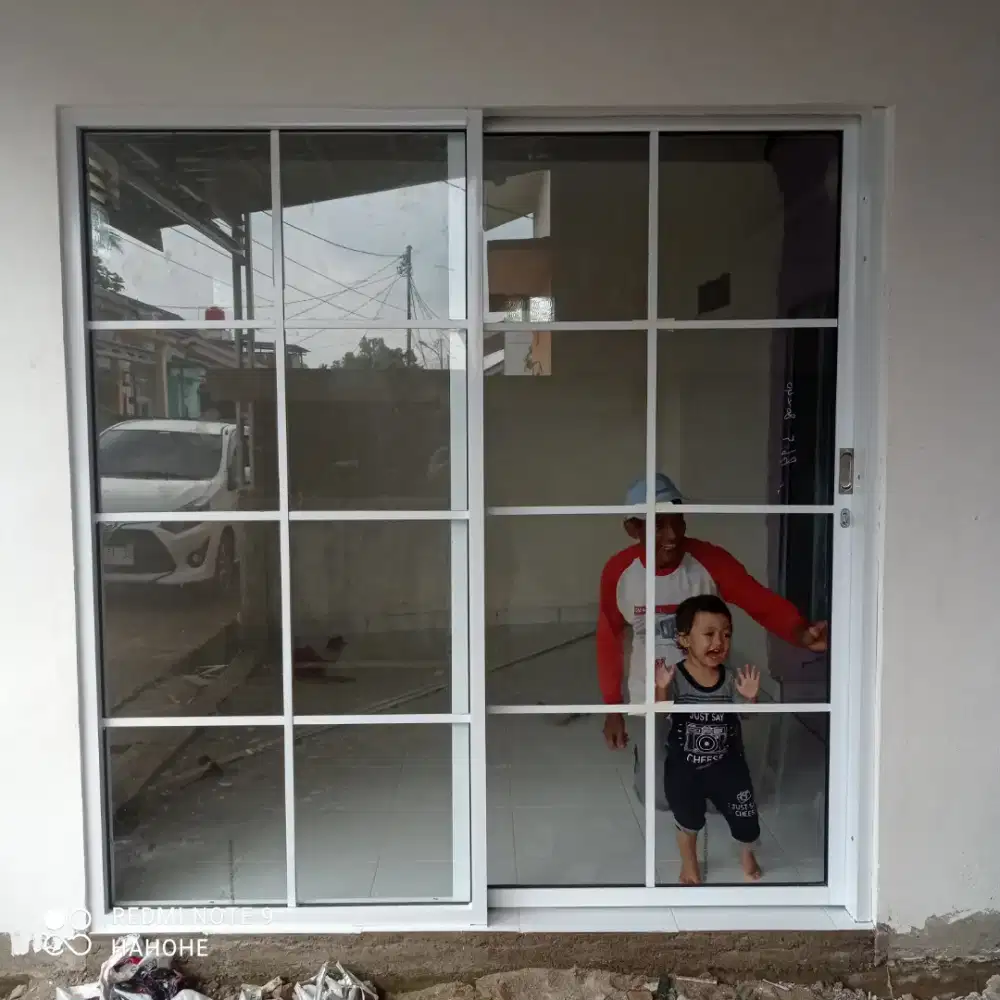 Partisi Kaca dan Pintu Geser 2x2 m