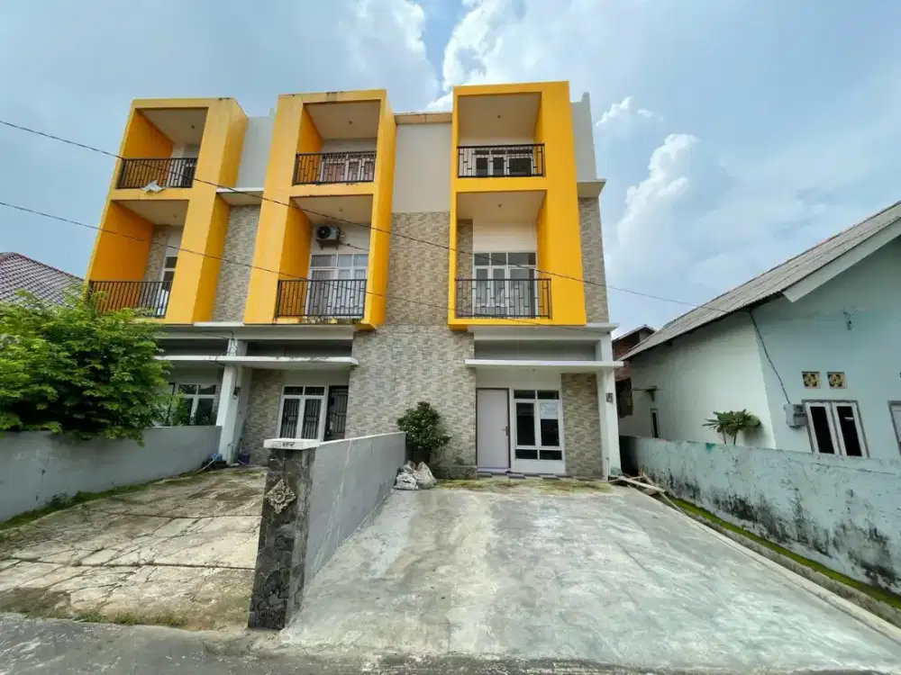 Dijual townhouse 
jalan Brigjen Hasan kasim Celentang Palembang