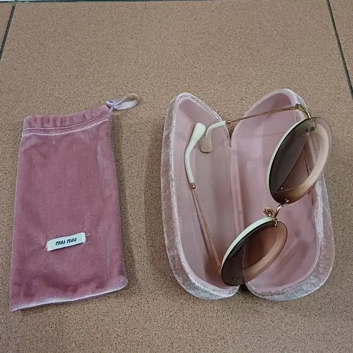 KACAMATA WANITA SUNGLASSES MIU MIU ORIGINAL PRELOVED