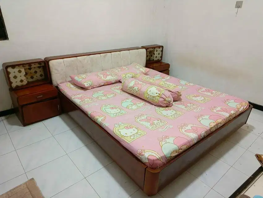 Dipan Kasur + Nakas Kayu Jati Lama