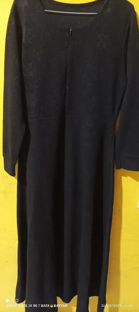 Gamis Hitam bahan Katun embos