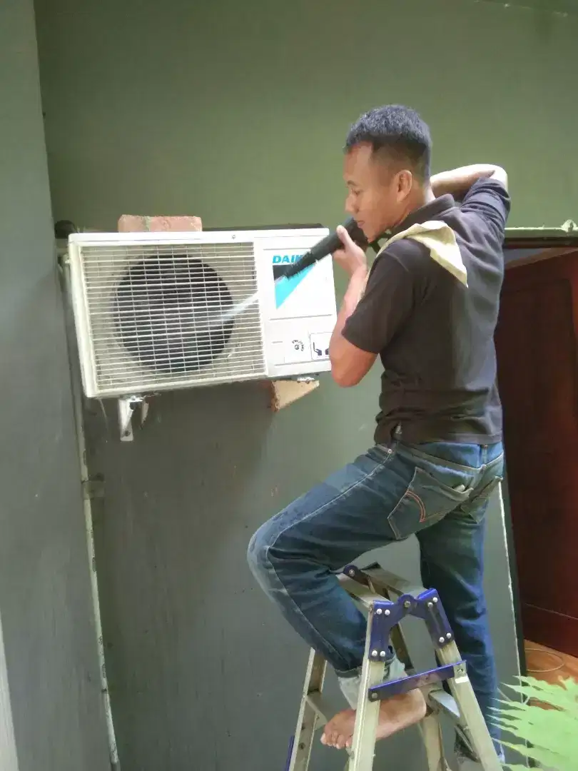 Jasa service ac panggilan..amang dalam pekerjaan dan bergeransi