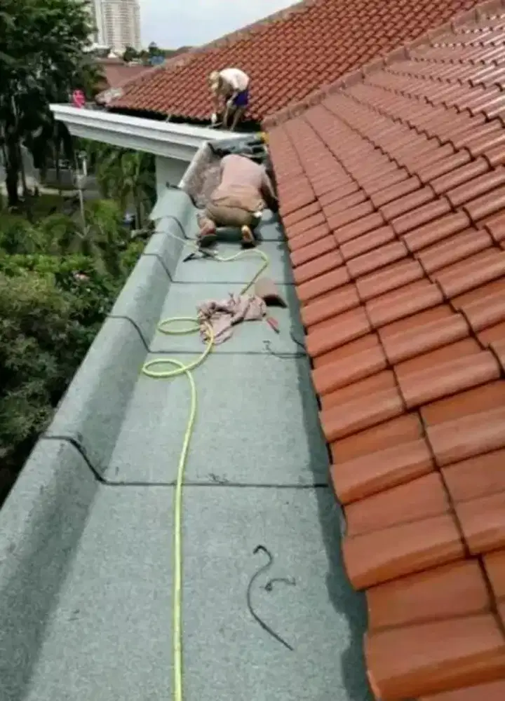 Ahli bongkar pasang atap rumah