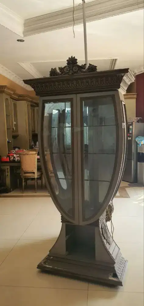 Lemari Hias Pajangan