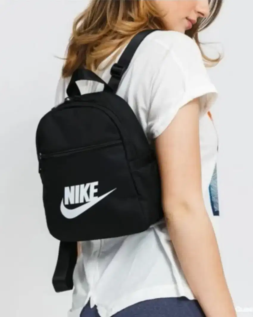 Tas Ransel mini NIKE Sportswear FUTURA 365 Mini (CW9301-010)