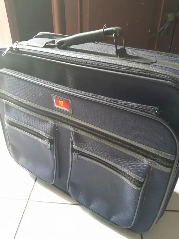 Koper warna biru merk frazen