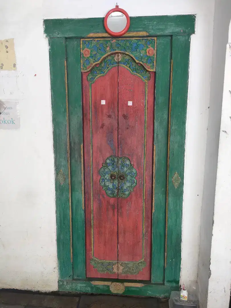 Pintu Bali jati di cat