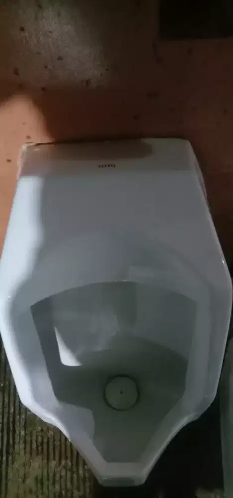 Tempat kencing Toto bekas