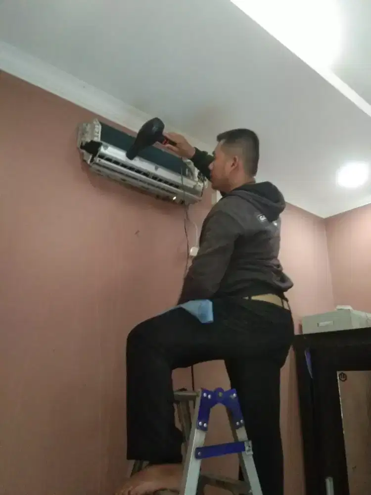 Jasa service ac panggilan..kami amanah dalam pekerjaan dan bergeransi