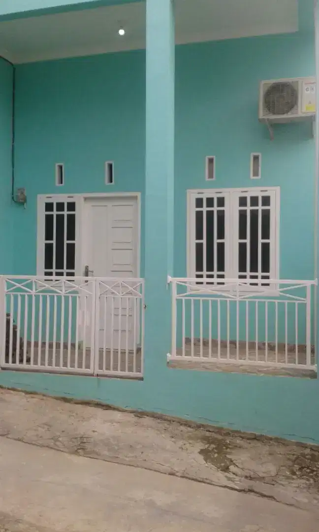 DI SEWAKAN RUMAH KECIL PINGGIR JALAN BESAR