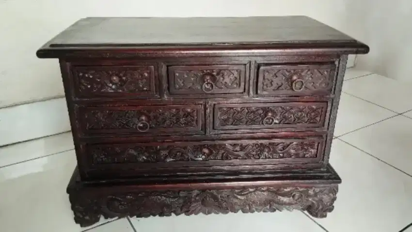 Lemari antik (kayu jati tua)