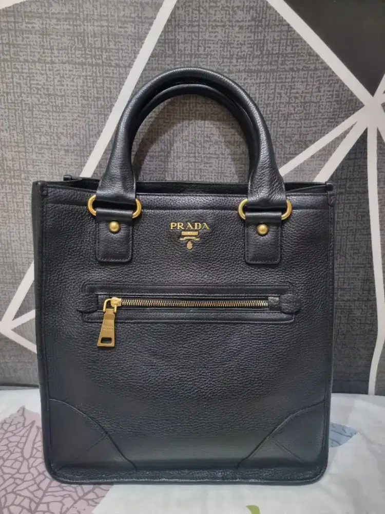 Tas Prada Tote Hitam Leather