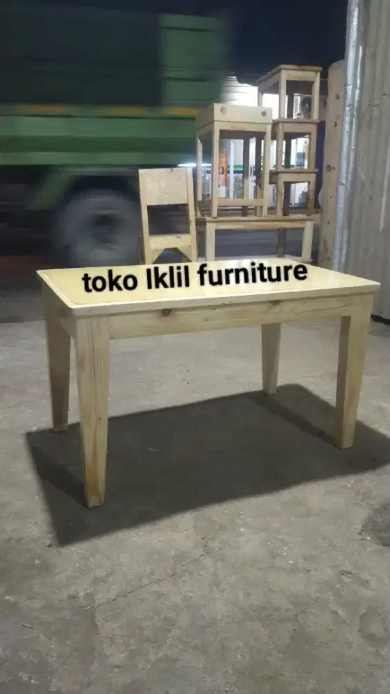 Agent meja makan murah