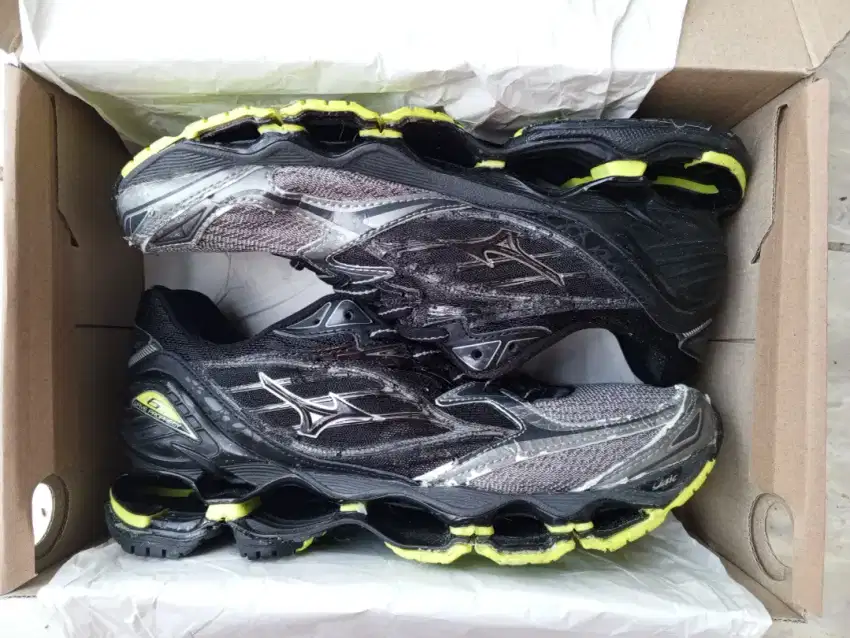 Sepatu Running Mizuno (original, Baru) stock lama