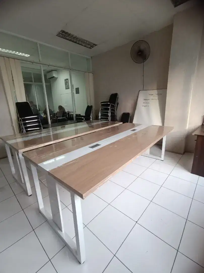 Meja kerja kantor - meja sekat kantor