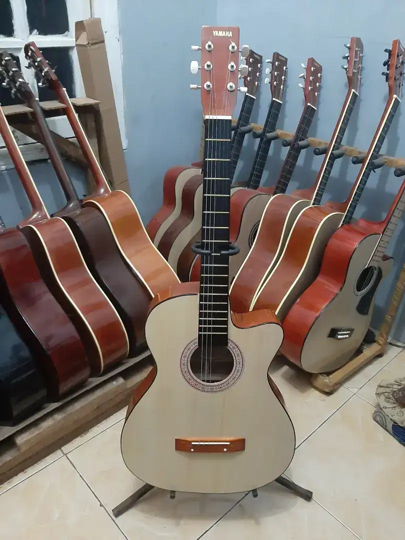 Gitar akustik cream string