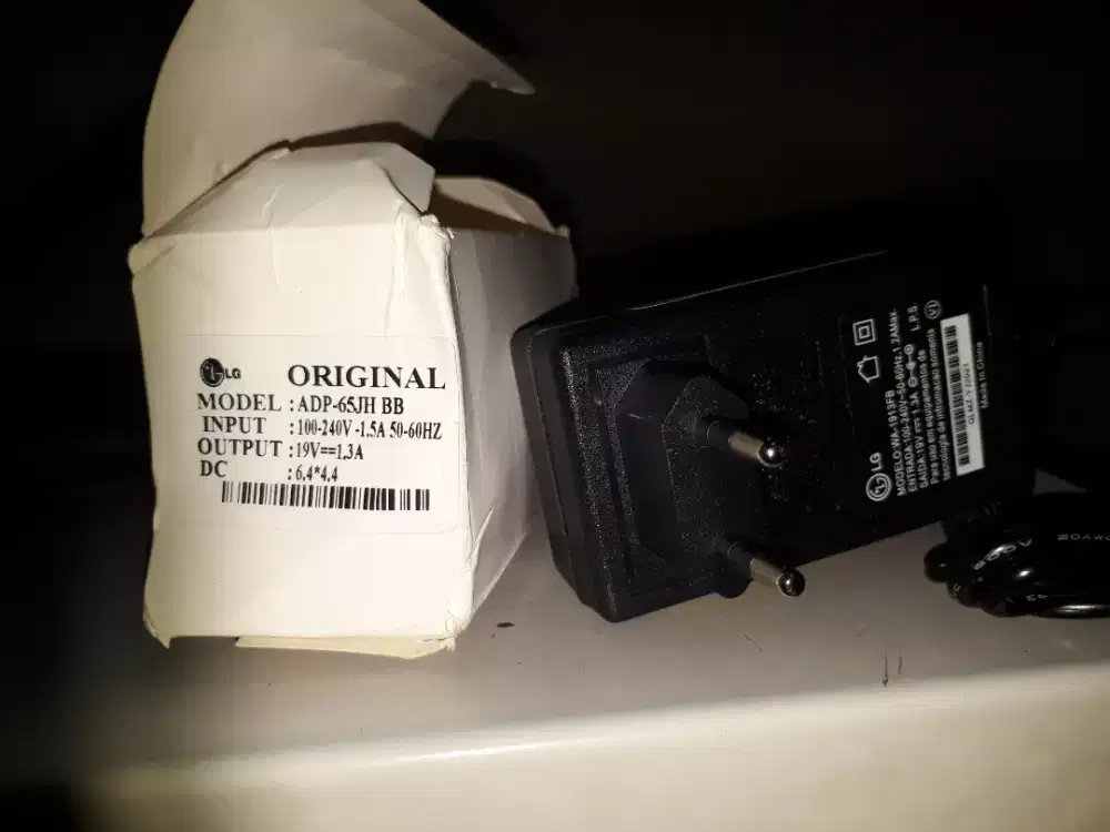 Adaptor 19v 1,3A 6,5 x 4,4 untuk monitor LG/laptop